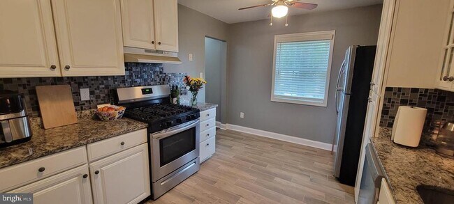 Building Photo - 10323 Trundle Pl
