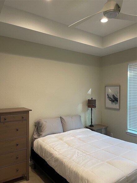 Building Photo - 11931 Lakeview Manor Dr