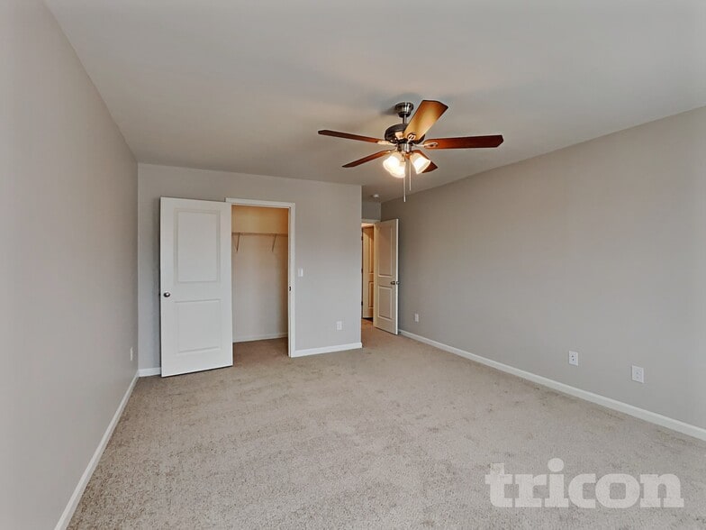 Building Photo - 1711 Sawtooth Ct