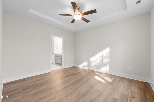 Building Photo - Deluxe 3 Bedroom End Unit Townhome - Avail...