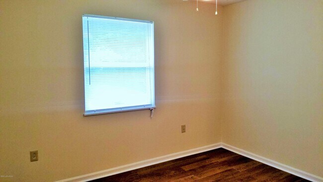 Building Photo - 3212 Springfield Dr