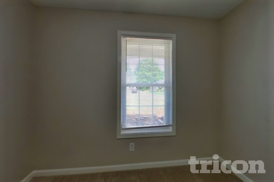 Building Photo - 1303 N Hampton Dr