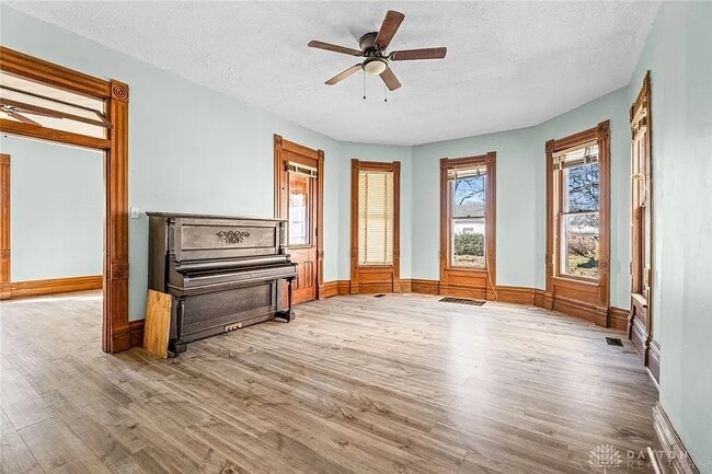 Building Photo - 414 N Maple St