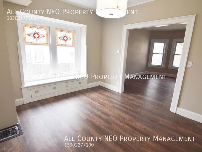 Building Photo - 1222 W Clifton Blvd
