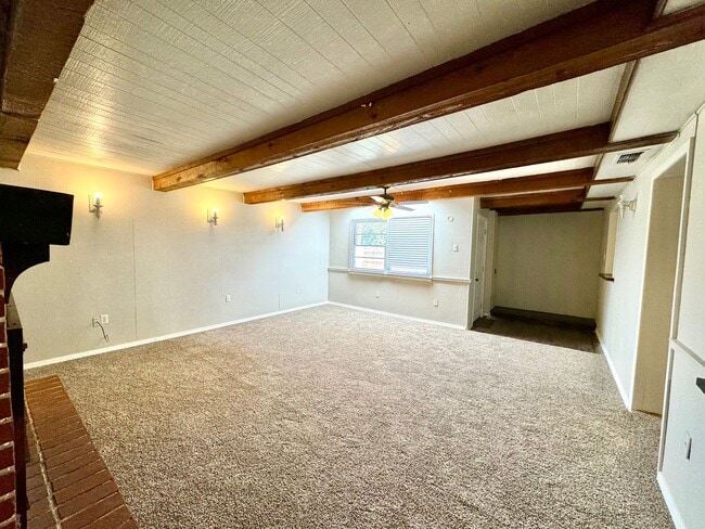 Building Photo - Beautiful Home right next to Hobby Lobby and Remington Park! Self Showing