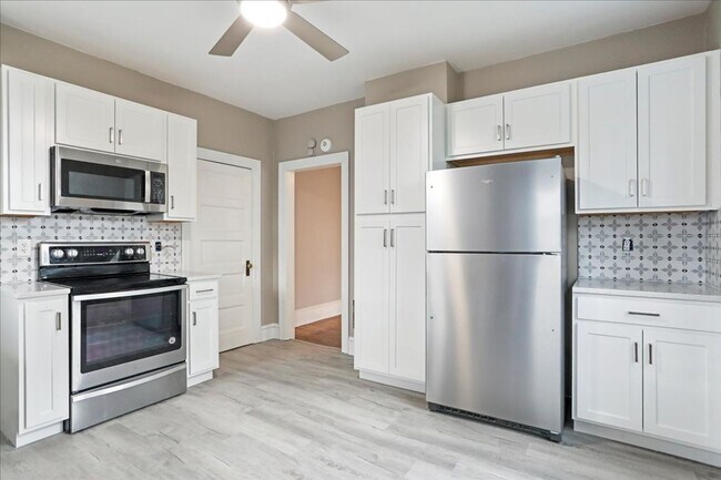 Building Photo - 1052 Edgar Ave