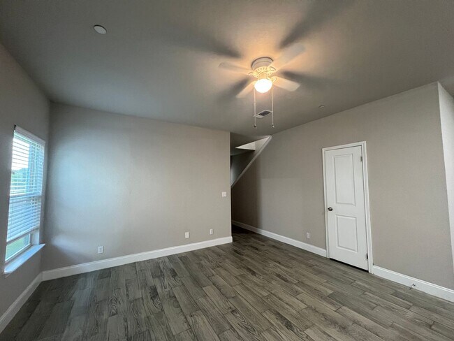 Building Photo - 7417 Savannah Brooks