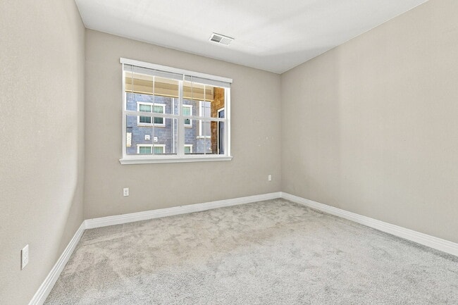 Building Photo - $2,495.95- 3 Bed, 3 Bath Condo in Aurora with In Unit Laundry!