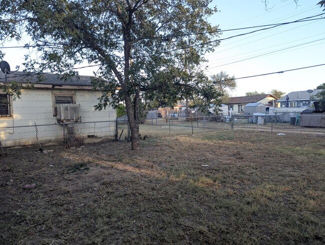 Building Photo - 2104 E 29th St