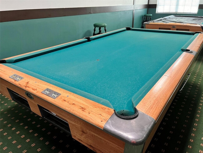 Building Photo - 3670 Inverrary Dr