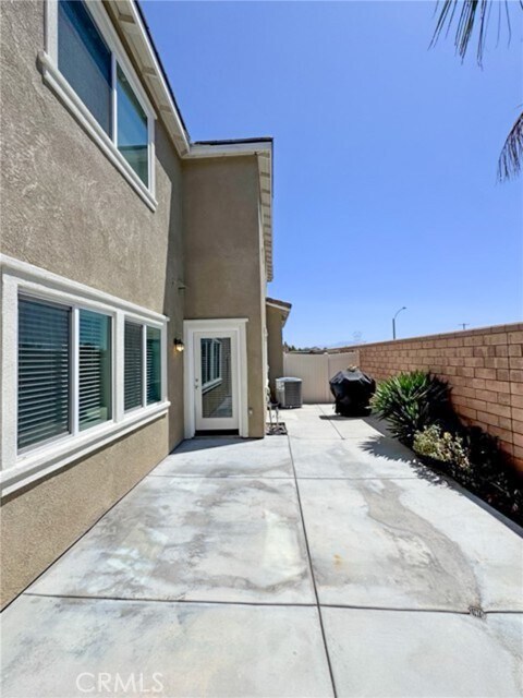 Building Photo - 24325 Bay Laurel Ave