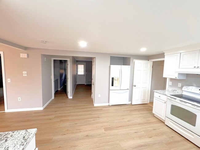 Building Photo - 11 Monadnock St