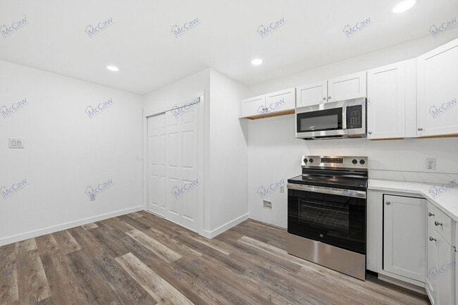 Building Photo - 5901 Farnsworth Ave