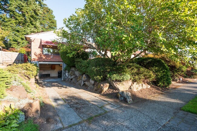 Building Photo - Beautiful Magnolia Brick close to village ...