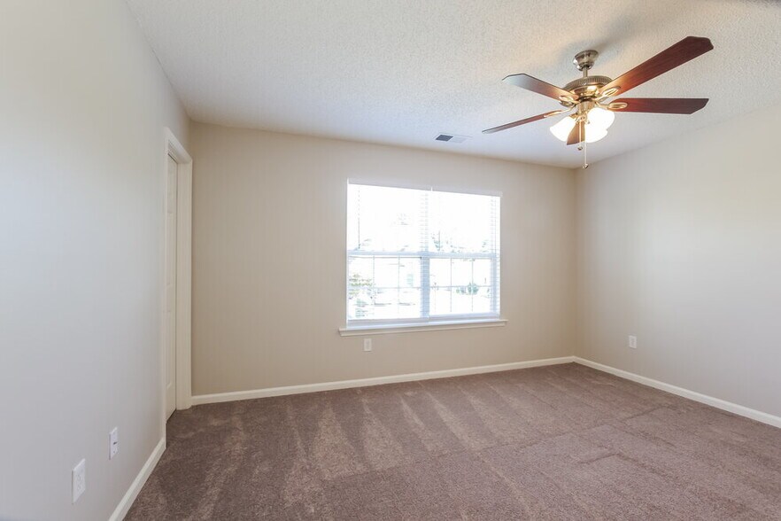 Building Photo - 10125 Illoria Dr