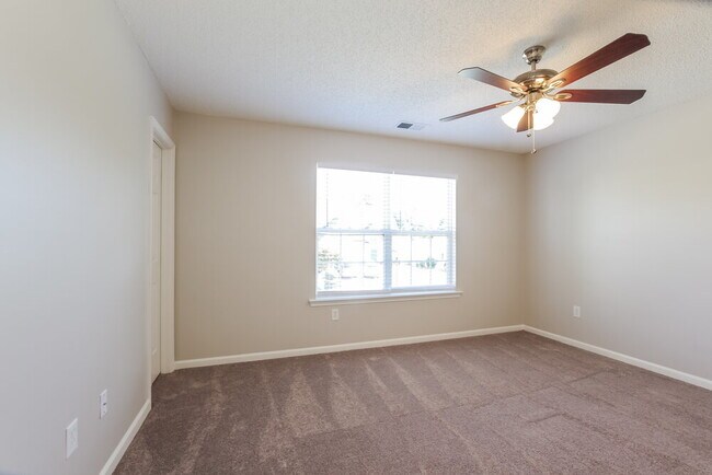 Building Photo - 10125 Illoria Dr