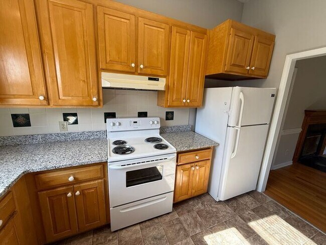 Building Photo - Beautiful Ranch style 3 Bed 2 Bath Home! Large Yard and 2 Car Garage!