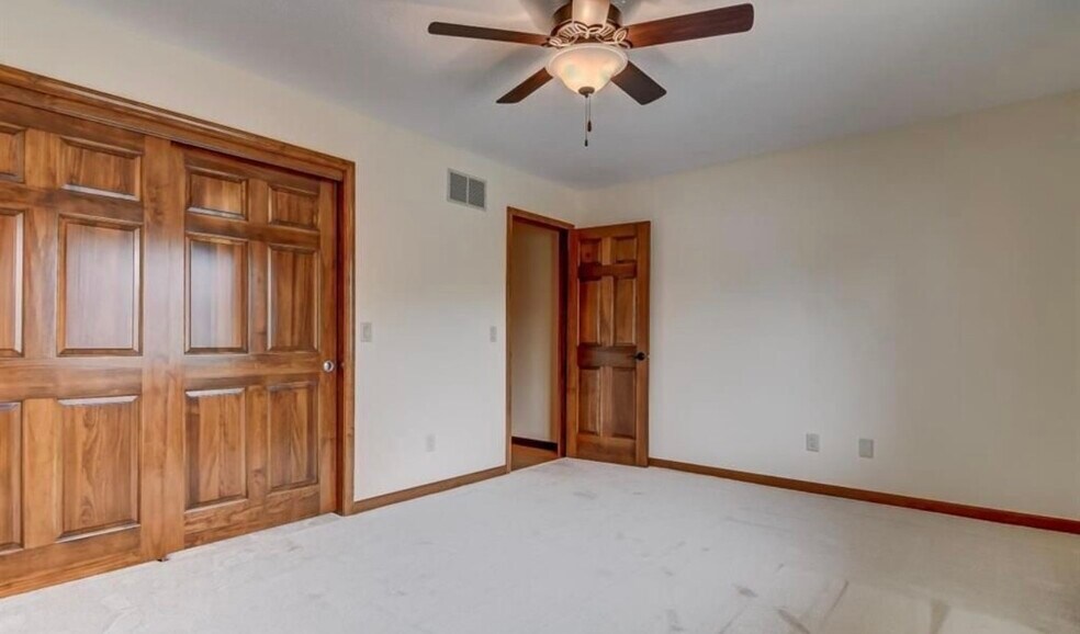 Building Photo - 3120 Kensington Dr