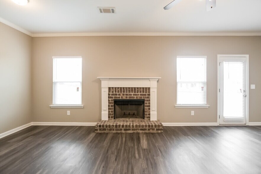 Building Photo - 619 Fieldcrest Dr