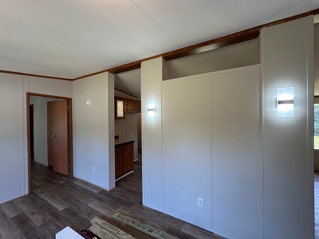 Building Photo - 106 Crappie Dr