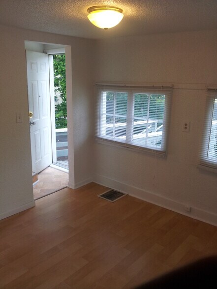 Building Photo - 413 W Vine St