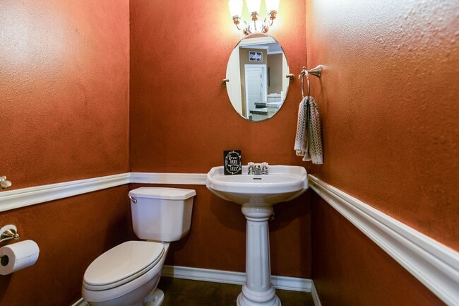 Building Photo - NOW AVAILABLE - Beautiful 3-Bedroom Home in the Southland Neighborhood!