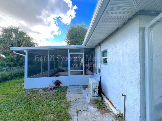 Building Photo - 3026 2nd St