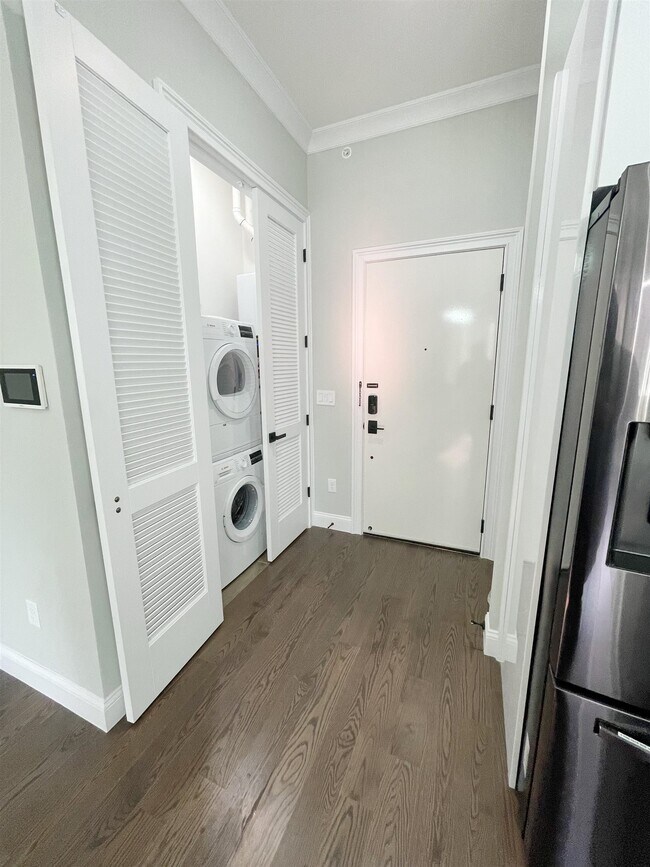 Building Photo - 31 Court House Pl