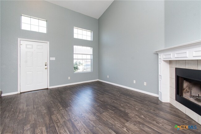 Building Photo - 3808 Sunflower Dr