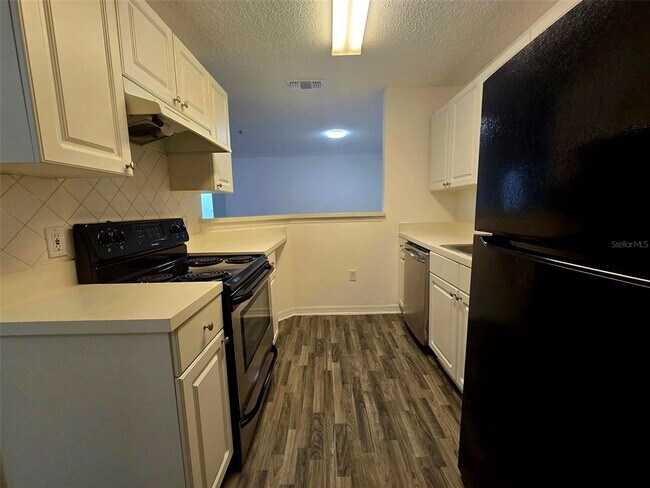 Building Photo - 18001 Richmond Pl Dr