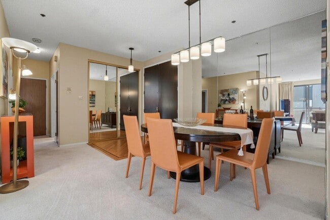 Building Photo - 525 Almer Rd