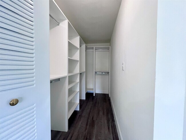 Building Photo - 7707 Northwest Dr