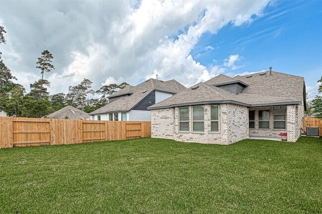Building Photo - 323 Highland Bayou Dr