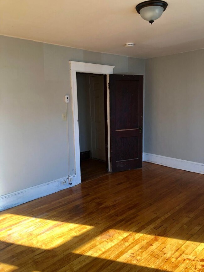 Building Photo - 19 Summerhill Ave