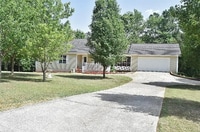 Building Photo - Spacious 3-Bedroom Home with Huge Daylight...