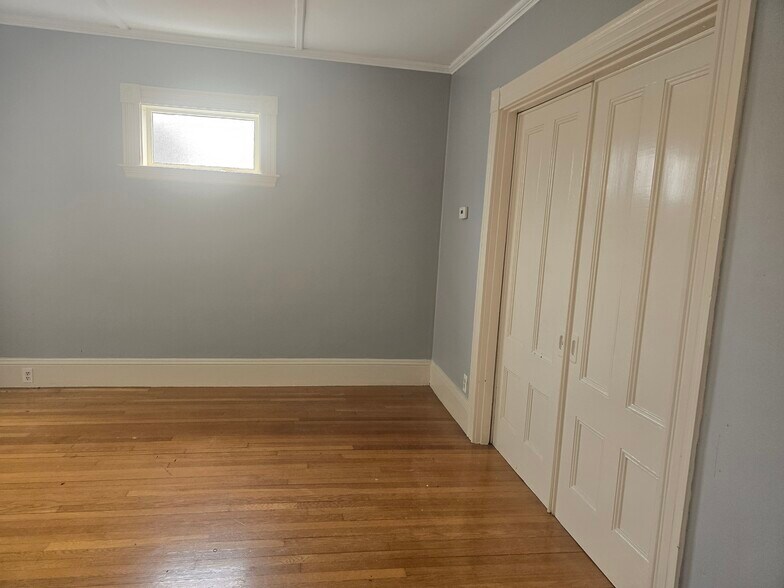 Building Photo - 17 Mason St