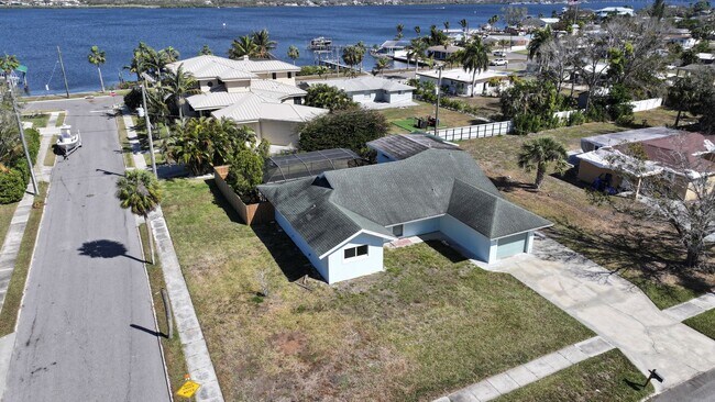 Building Photo - Four Bedroom Pool Home - Second Floor View of Manatee River