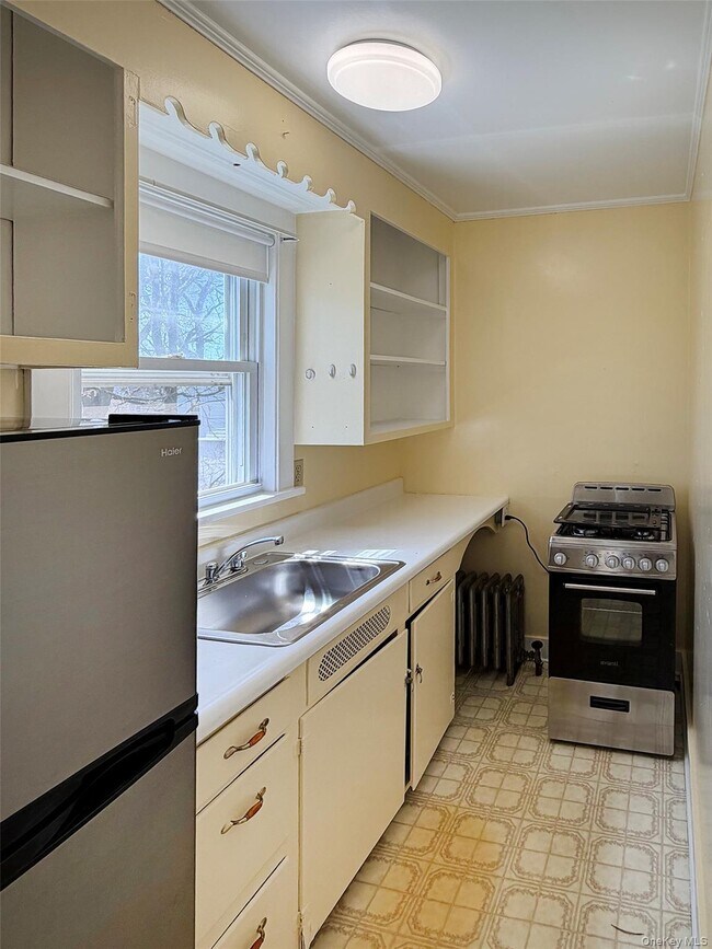 Building Photo - 111 N Main St