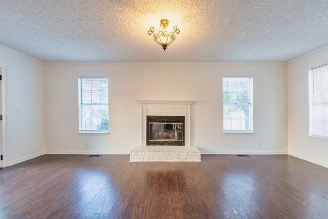 Building Photo - 348 N Birchwood Dr