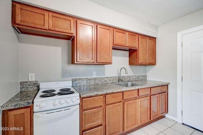 Building Photo - 1202 N 49th Pl