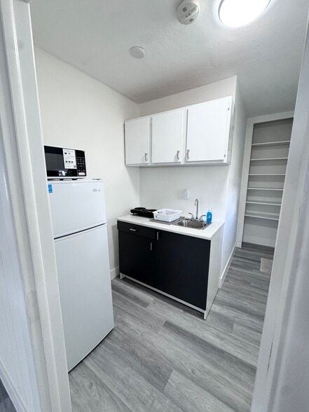 Kitchenette - 1030 Superior St