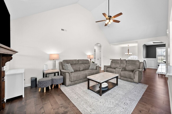 Building Photo - 222 Cooper River Wy