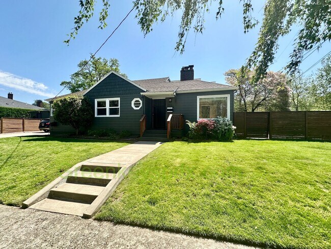 Building Photo - Huge 4 Bedroom 2 Bath House across from Rose City Golf Course