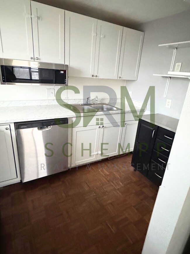 Building Photo - Updated 2BR/2BA on Bardstown Road with all utilities included now available!