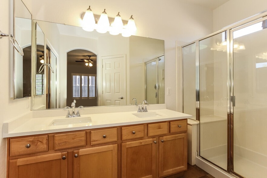 Building Photo - 4622 W Cottontail Rd