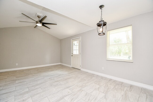 Building Photo - 5811 Greencraig Dr