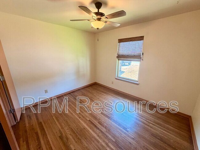 Building Photo - 4508 N Asbury Ave