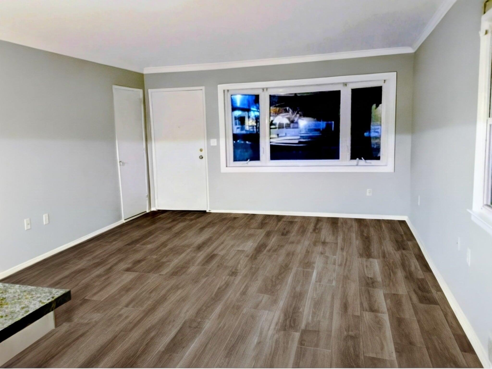 Building Photo - 411 Brewer St