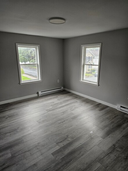 Building Photo - 128 Henderson St