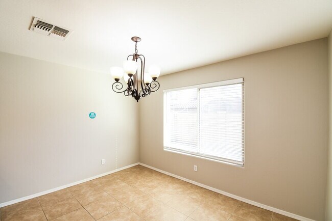 Building Photo - 2285 E Yavapai Ln